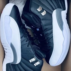 Jordan retro 12 play off size 8.5 women 7 in men